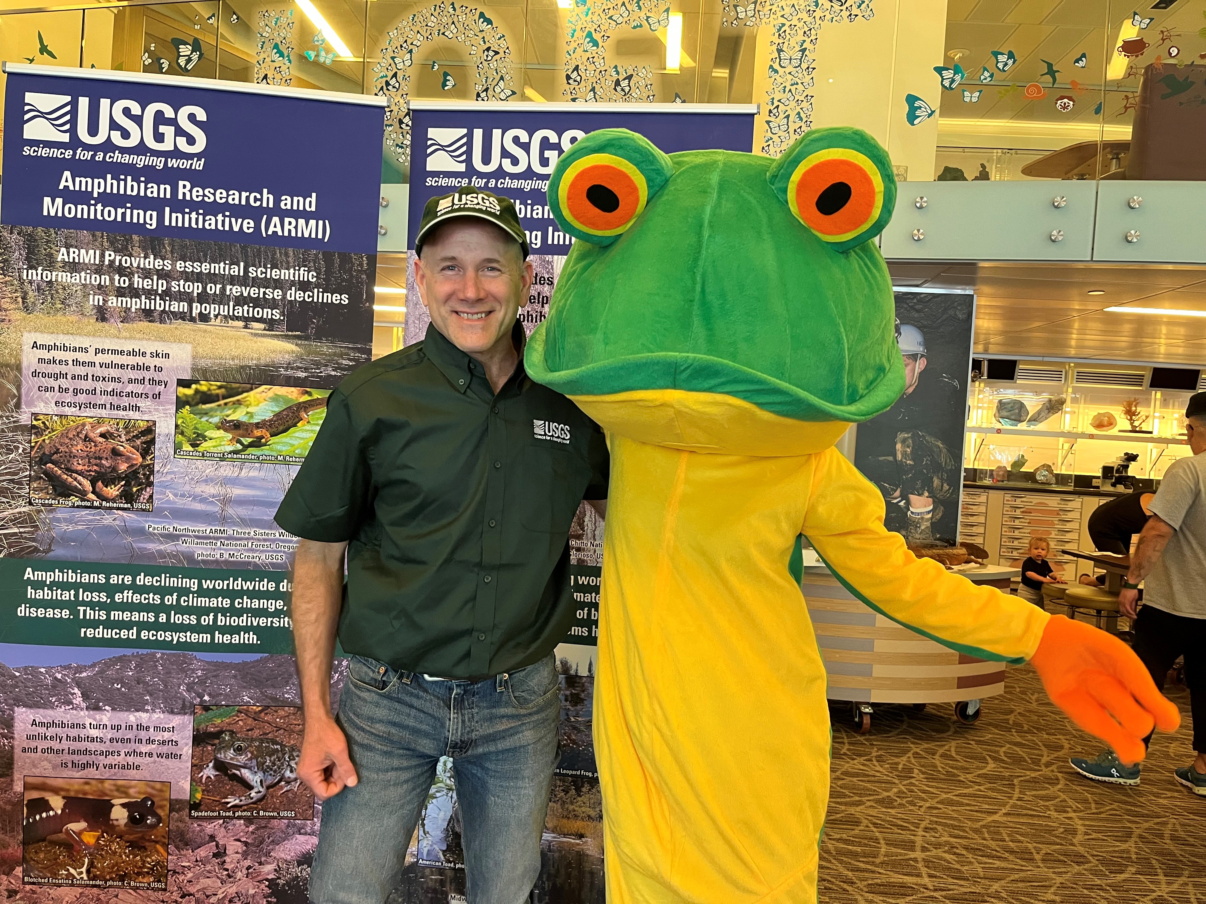 Mike Adams with Phil the Frog at the Smithsonian’s Natural History Museum<br />Photo by: Erin Muths